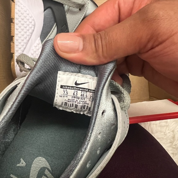 Men’s Nike Huarache - 7.5 Gray/Black - Picture 2 of 2